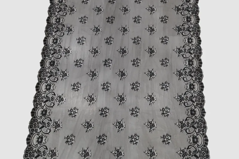 Mantilla Semi-Chantilly V 820-1